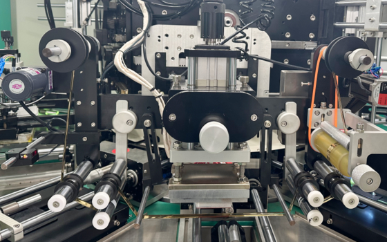 8 couleurs 80 pièces/min Machine d'impression automatique à tubes doux UV