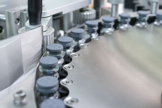Précision 0,5 mm Machine d'étiquetage automatique 750 bouteilles/minute