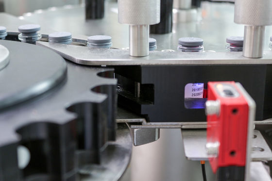 Machine à étiquettes automatique de l'exactitude 0.5mm 750 bouteilles/min