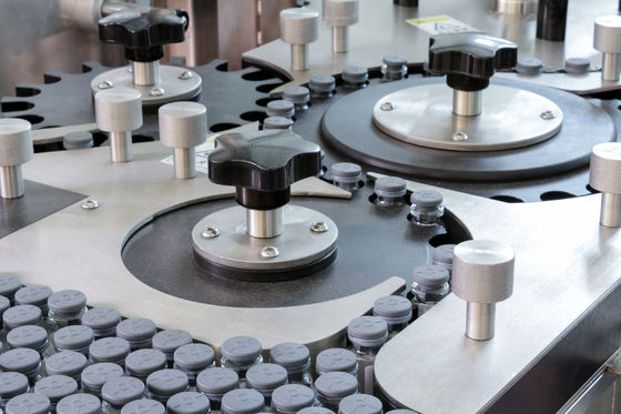Précision 0,5 mm Machine d'étiquetage automatique 750 bouteilles/minute