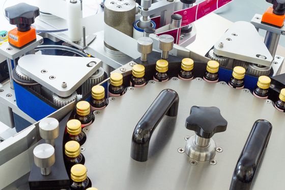 750pcs/min trois points plaçant la machine à étiquettes de bouteille ronde