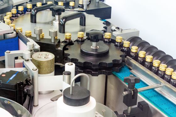 750pcs/min trois points plaçant la machine à étiquettes de bouteille ronde