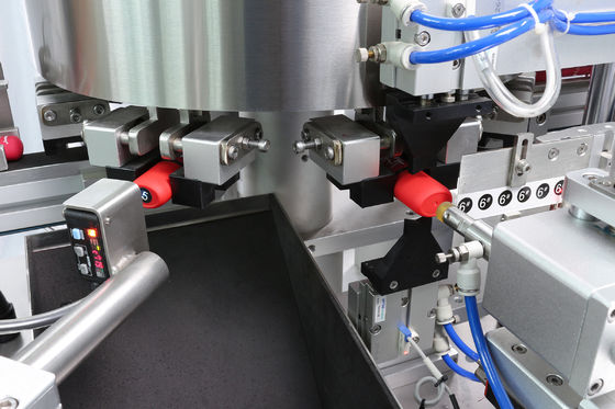 2 kW 220VAC PLC contrôlée machine d'étiquetage du rouge à lèvres avec 60-90 pièces/min